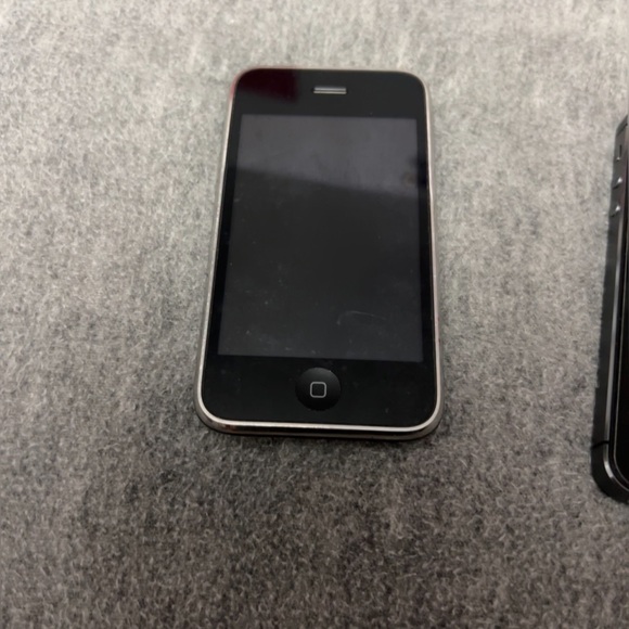 iPhone - Picture 2 of 7